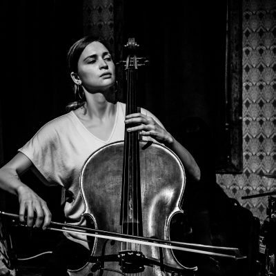 Mariel Roberts by Peter Gannushkin